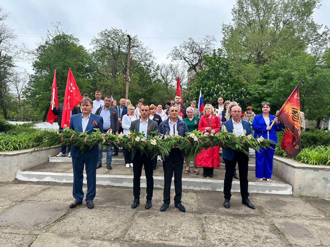 Возложение цветов в Ивановке к 80-летию Великой Победы.